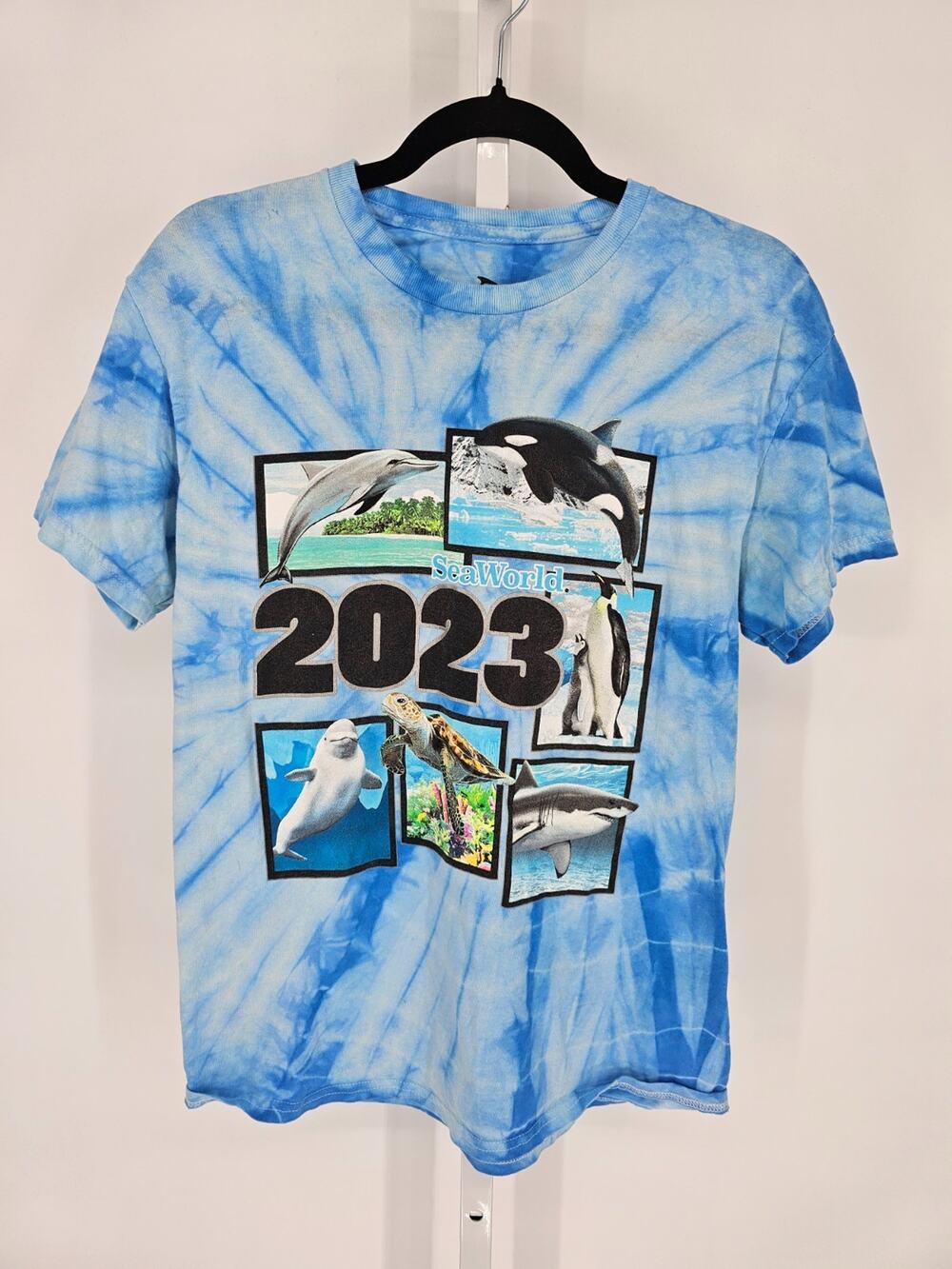 Sea World 2023 Womens Sz M Short Sleeve T Shirt Blue Tie Dye Whale Dolphin